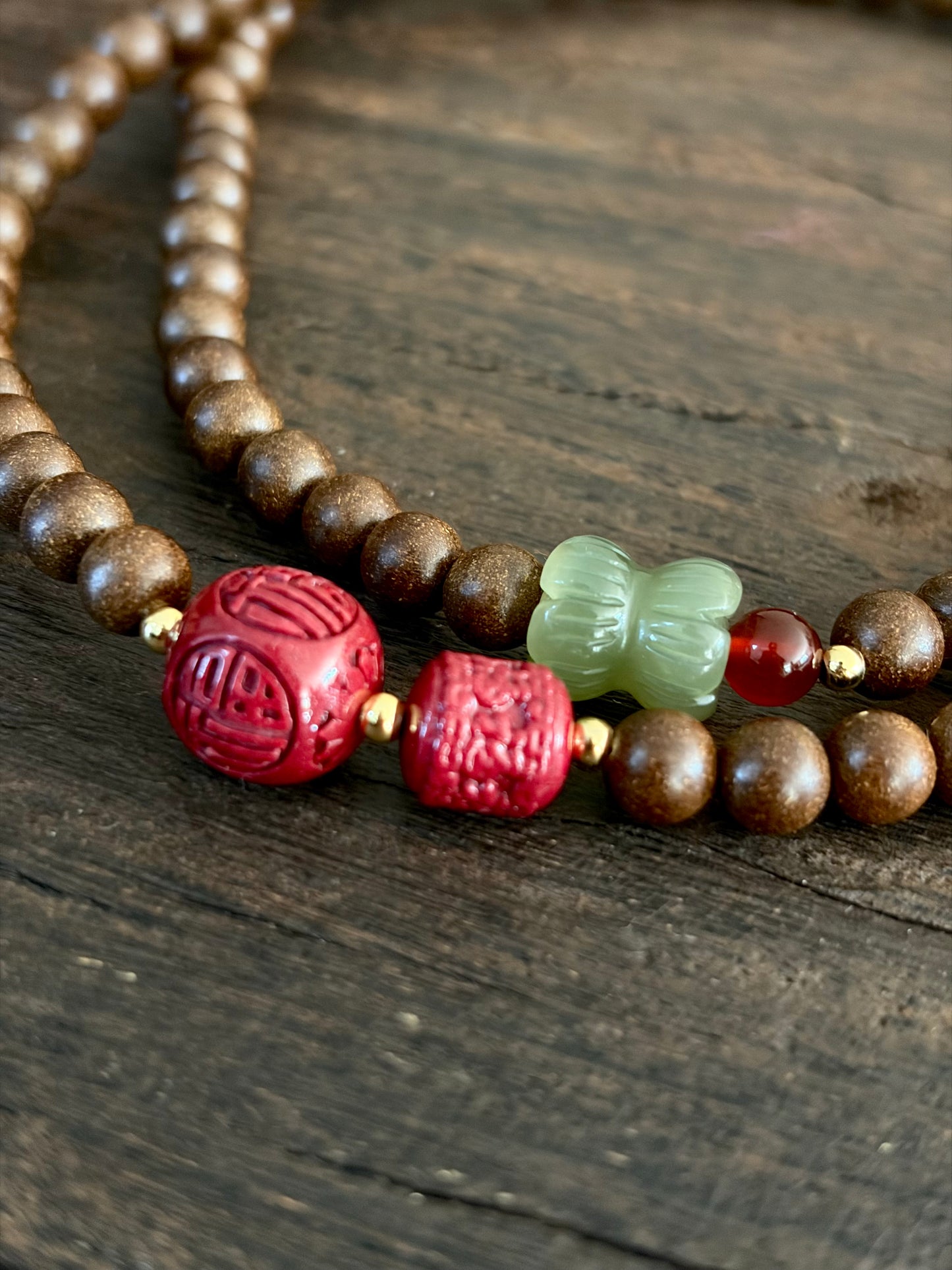 Collier et bracelet « Brume de Poire & Bois Sacré » 鹅梨帐中