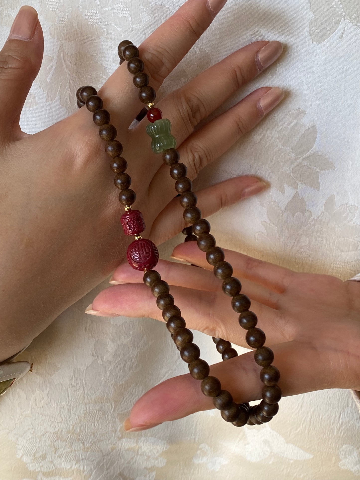 Collier et bracelet « Brume de Poire & Bois Sacré » 鹅梨帐中